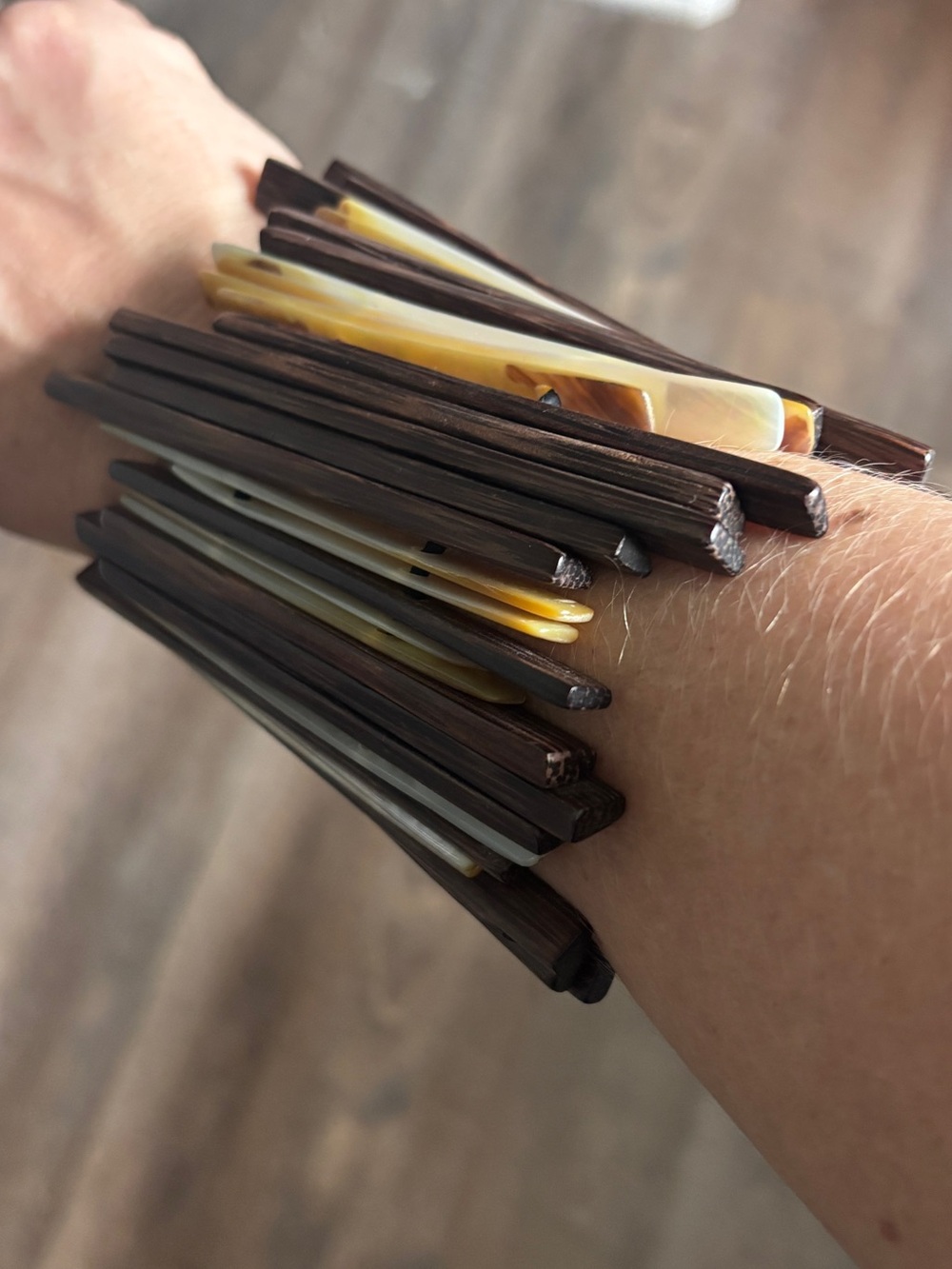 5” wide Wood & Mother of Pearl stretch cuff Bracelet - EUC
Monies (unmarked)